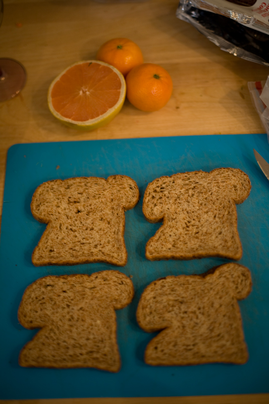 2 tangerines 1 grapefruit and 4 slices of toast